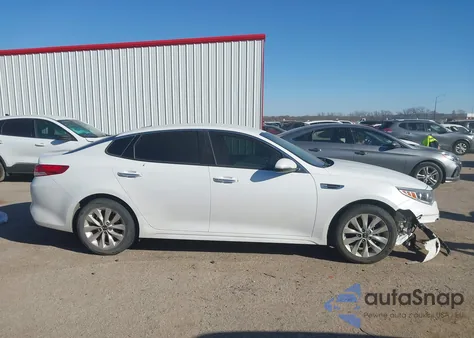 2016 Kia Optima Ex z USA, uszkodzony, nr VIN 5XXGU4L39GG031255